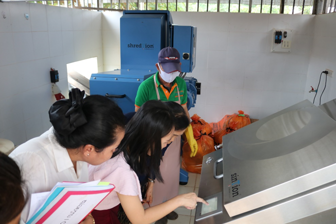 20201104-WASH-photo6-WHO-team